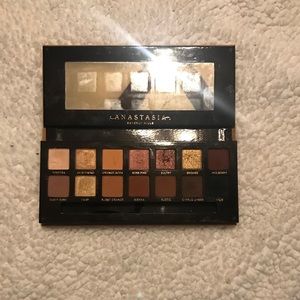 Anastasia Beverly Hills Soft Glam
